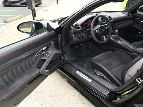 Used 2018 Porsche 718 Cayman GTS image 15
