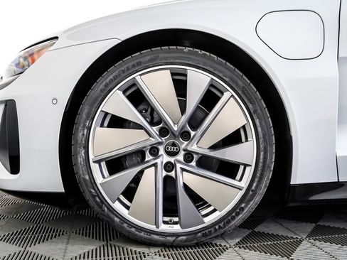 Used 2022 Audi e-tron GT Prestige w/ Prestige Package image 4