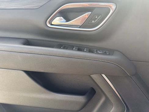 Used 2024 GMC Yukon XL SLT w/ SLT Luxury Package image 24