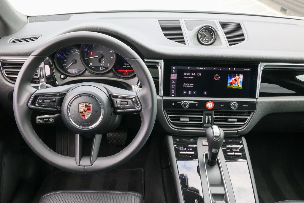 Certified 2026 Porsche Macan AWD/4WD image 11