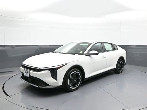 Certified 2025 Kia K4 EX FWD image 1