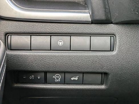 Used 2024 Nissan Rogue SV FWD image 17