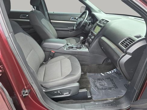 Used 2018 Ford Explorer XLT w/ Equipment Group 201A AWD/4WD image 43