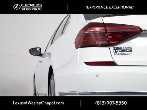 Used 2019 Volkswagen Passat 2.0T SE R-Line FWD image 9