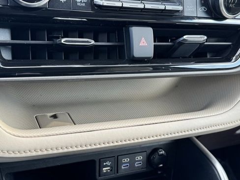 Certified 2022 Toyota Highlander XLE image 18