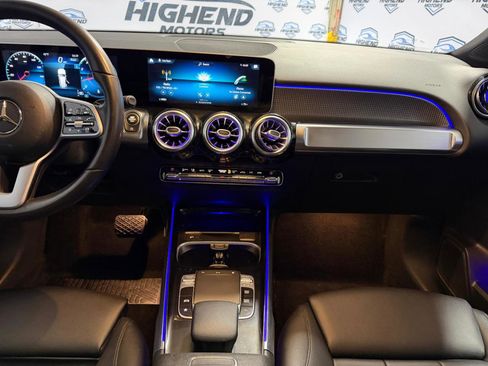 Used 2020 Mercedes-Benz GLB 250 4MATIC w/ Premium Package image 37