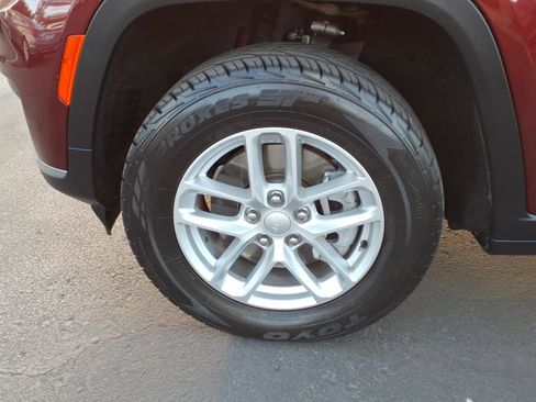 Used 2022 Jeep Grand Cherokee L Laredo w/ Luxury Tech Group I AWD/4WD image 9