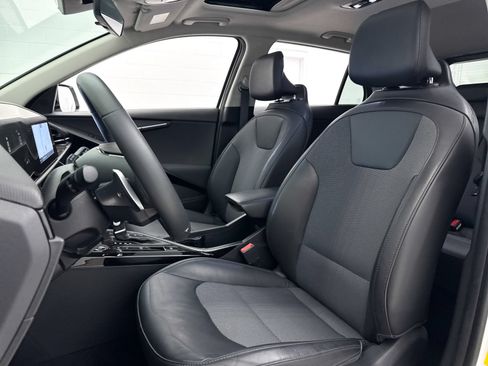 Used 2023 Kia Niro EX Touring FWD image 20
