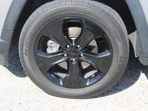 Used 2018 Jeep Compass Altitude w/ Popular Equipment Group image 8