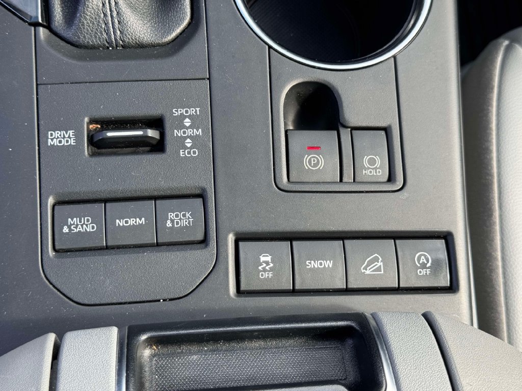 Used 2022 Toyota Highlander XLE AWD/4WD image 31