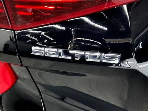 Used 2021 Kia Seltos S FWD image 26
