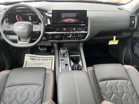 New 2026 Nissan Pathfinder Platinum FWD image 12