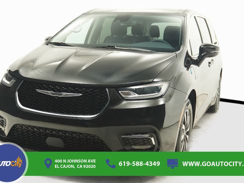 Used 2024 Chrysler Pacifica Limited FWD image 1