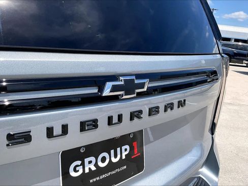 Used 2024 Chevrolet Suburban RST RWD image 30
