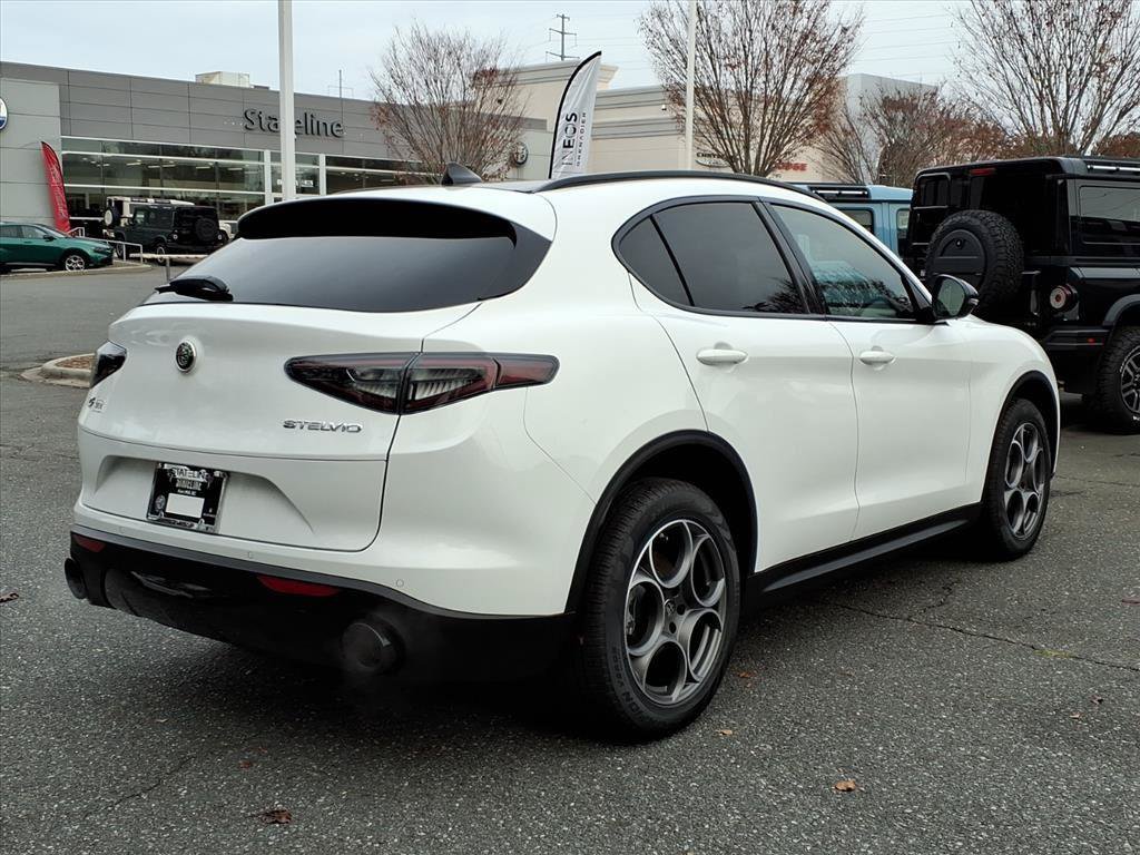 New 2025 Alfa Romeo Stelvio Sprint w/ Convenience Package AWD/4WD image 18