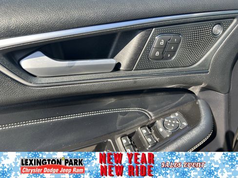 Used 2019 Ford Edge Titanium image 13