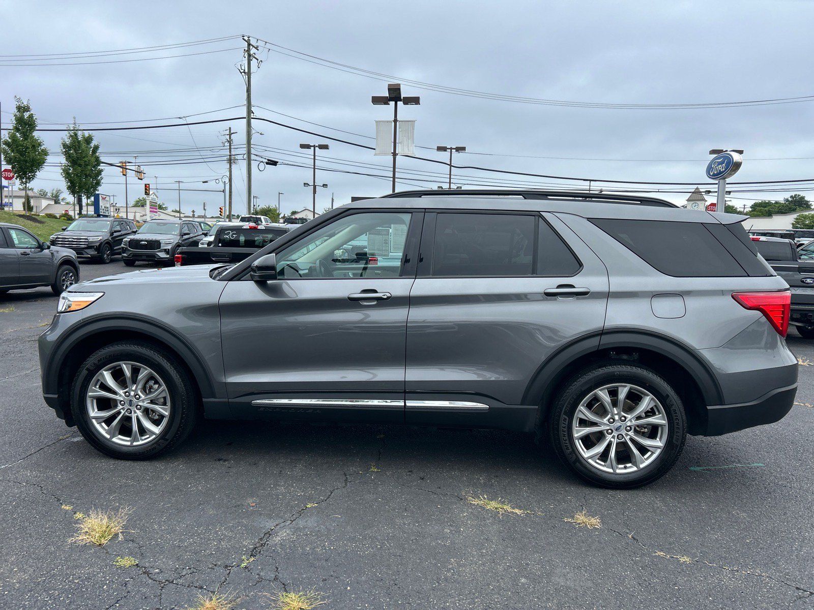 Certified 2024 Ford Explorer XLT w/ Equipment Group 202A AWD/4WD image 5
