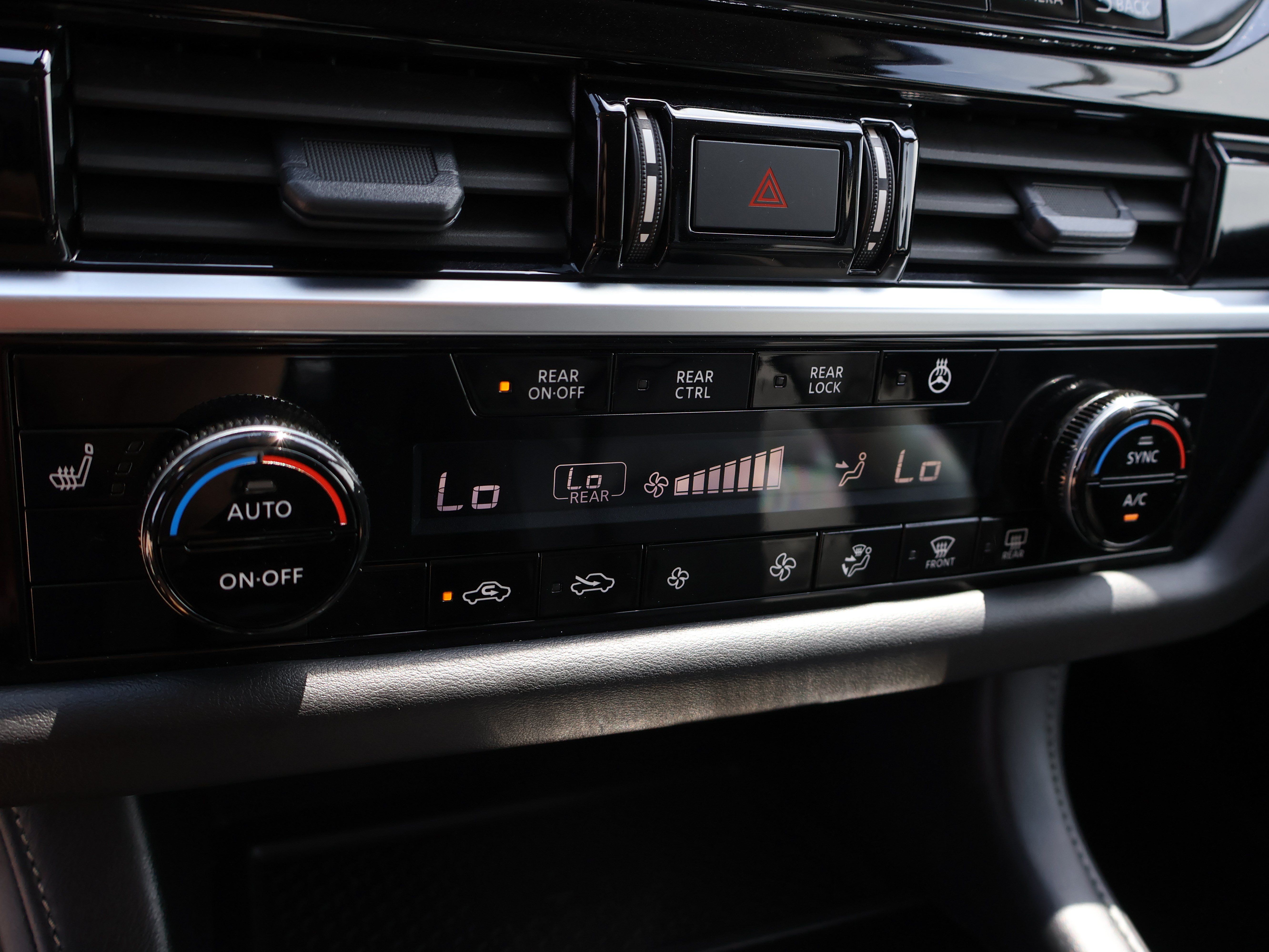 Used 2025 Nissan Pathfinder SL AWD/4WD image 25