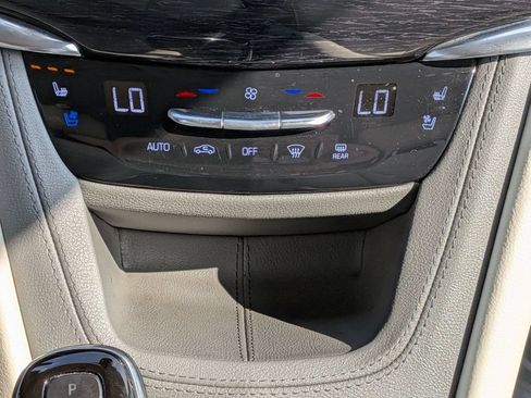 Used 2020 Cadillac XT6 Premium Luxury AWD/4WD image 29