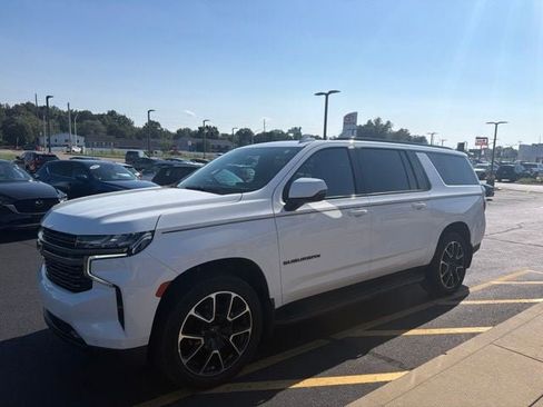 Used 2022 Chevrolet Suburban RST w/ Luxury Package AWD/4WD image 3