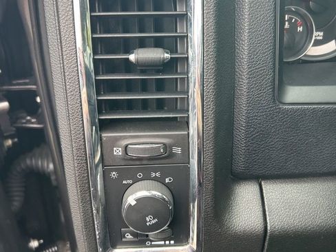 Used 2014 RAM 1500 Laramie w/ Convenience Group image 8