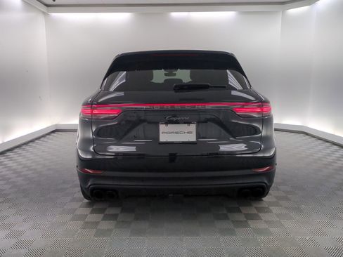 Used 2023 Porsche Cayenne E-Hybrid image 11