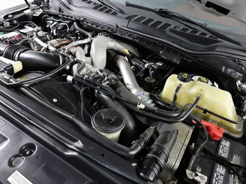 Used 2020 Ford F350 Platinum w/ FX4 Off-Road Package image 37