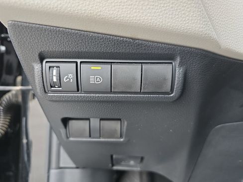 Used 2023 Toyota Corolla Cross L image 23