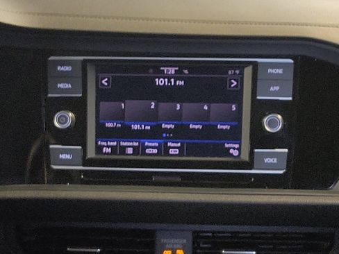 Used 2024 Volkswagen Jetta SE FWD image 25