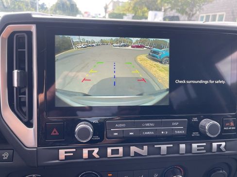 Certified 2025 Nissan Frontier SV image 16