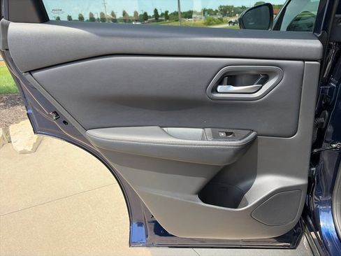 Used 2025 Nissan Rogue SV FWD image 39