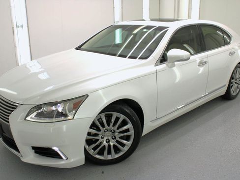 Used 2016 Lexus LS 460 w/ Comfort Package image 28