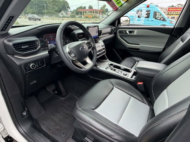 Used 2024 Ford Explorer XLT w/ Equipment Group 202A AWD/4WD image 12
