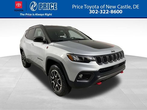 Used 2025 Jeep Compass Trailhawk AWD/4WD image 1