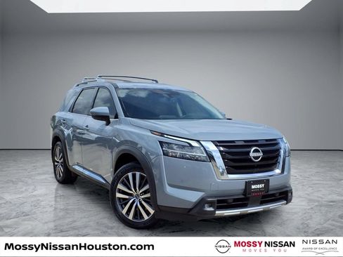 Used 2022 Nissan Pathfinder Platinum w/ Cargo Package FWD image 1