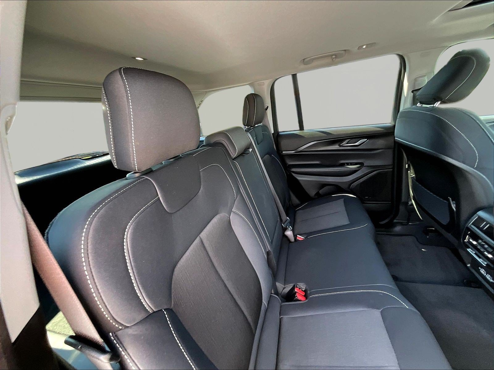 Used 2023 Jeep Grand Cherokee Laredo w/ Trailer Tow Prep Group (B) AWD/4WD image 25