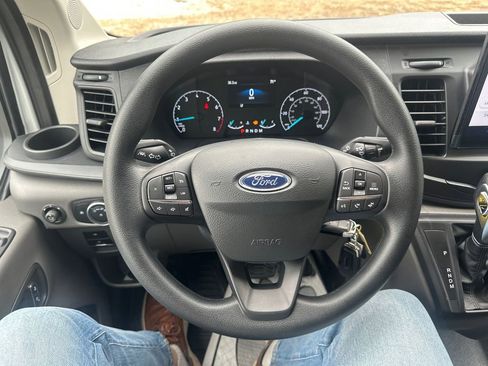New 2025 Ford Transit 250 Low Roof RWD image 17