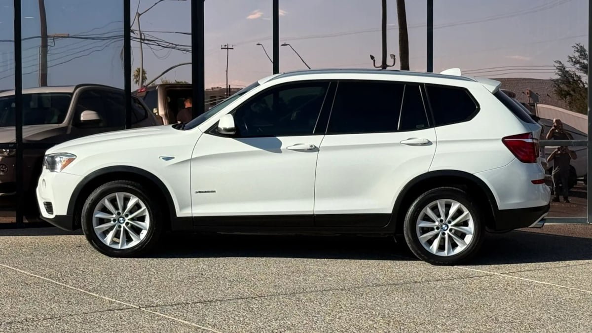 Used 2017 BMW X3 xDrive28i AWD/4WD image 4