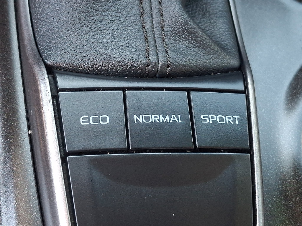 Used 2024 Toyota Camry SE FWD image 23