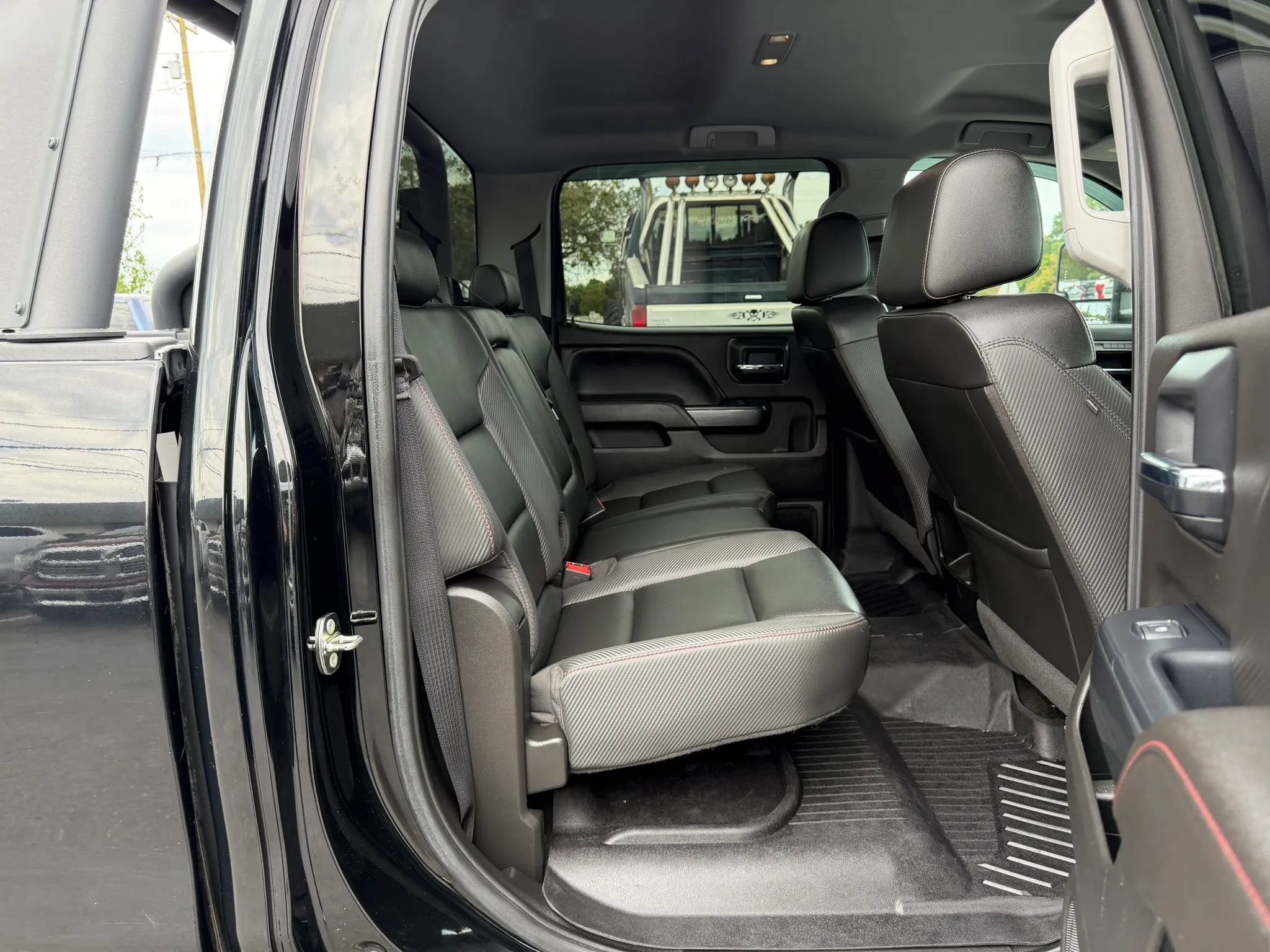 Used 2018 GMC Sierra 2500 SLT w/ Duramax Plus Package AWD/4WD image 24