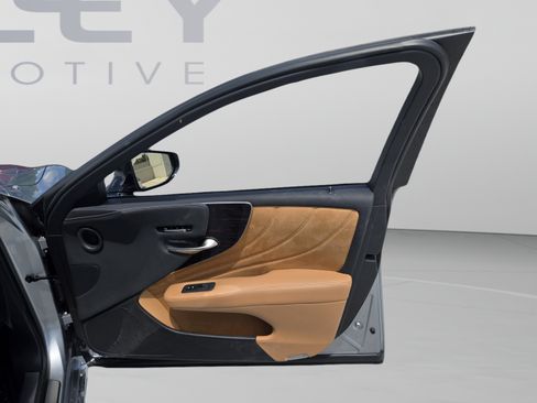 Certified 2024 Lexus LS 500 w/ Interior Upgrade Package RWD image 22