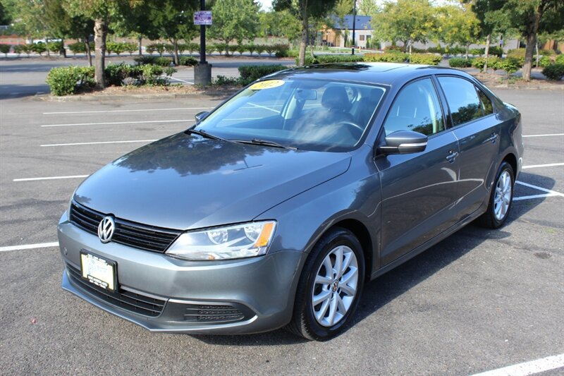 Used 2012 Volkswagen Jetta SE FWD image 2