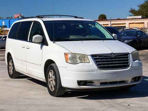 Used 2008 Chrysler Town & Country Touring image 8