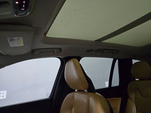 Used 2016 Volvo XC90 T6 Momentum w/ Momentum Plus Package image 26