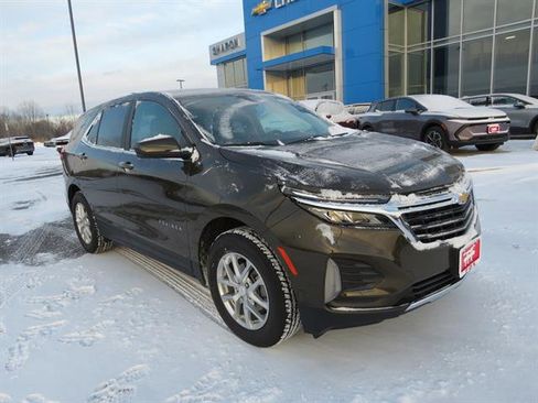Used 2024 Chevrolet Equinox LT image 2