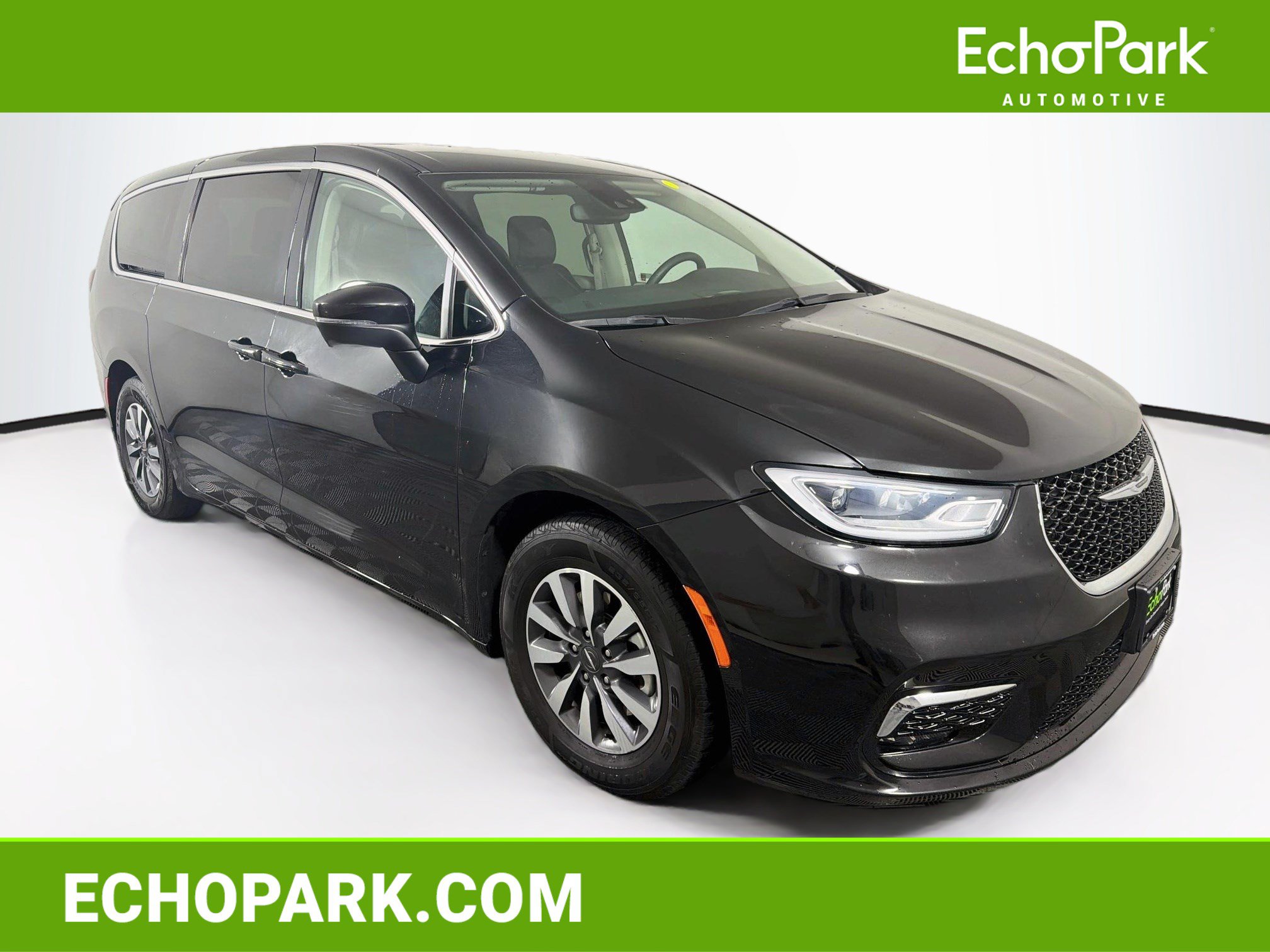 Used 2023 Chrysler Pacifica Touring-L FWD image 1