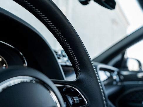 Used 2023 Bentley Bentayga Speed image 33