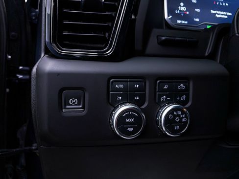 Used 2023 GMC Sierra 1500 AT4 w/ AT4 Premium Package AWD/4WD image 6