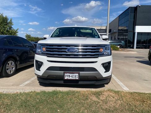 Used 2021 Ford Expedition XLT RWD image 2