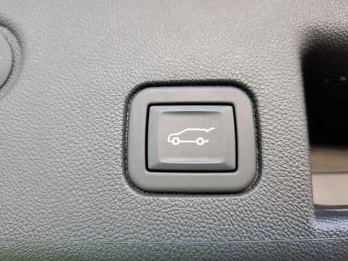 Used 2023 Chevrolet Equinox Premier image 39